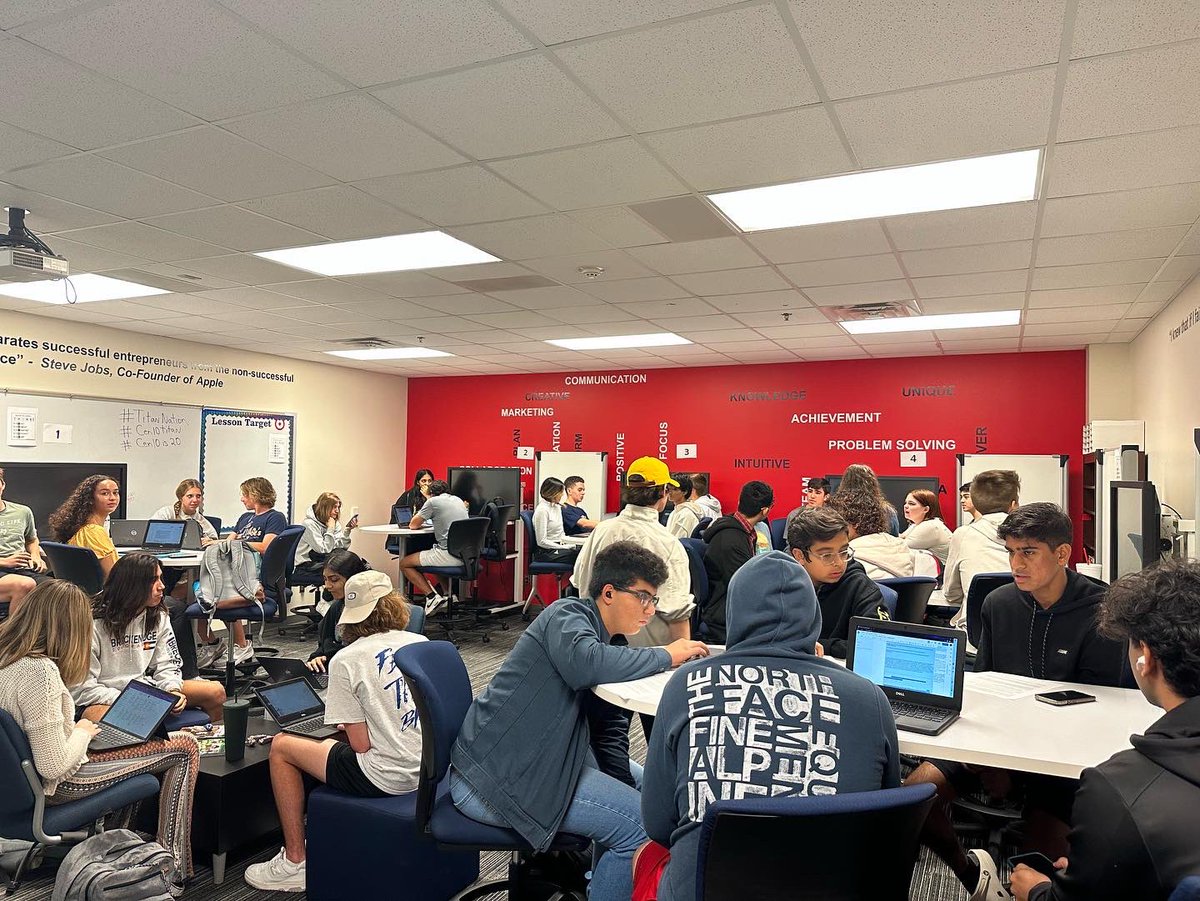 Cen10titans's tweet image. Dollars and Sense classes engaged in cross curricular debates w/ Global Business and Sports and Entertainment Marketing classes today. #Collaboration #Communication #TitansLearn #TitanNation