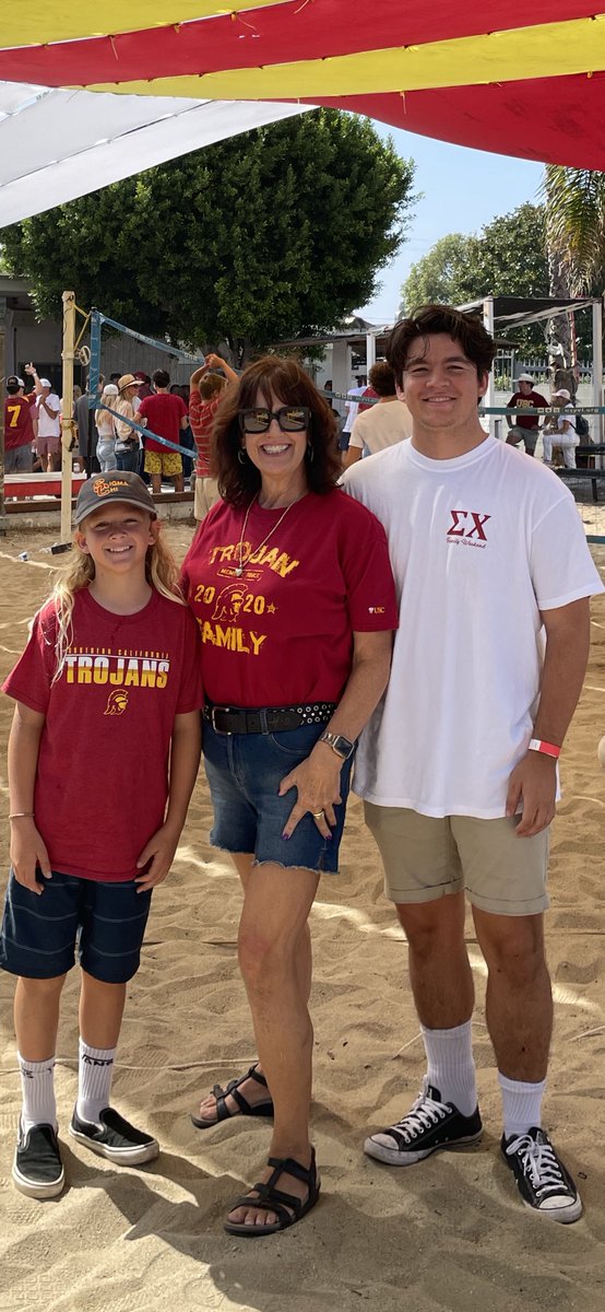 TrojanSigs's tweet photo. FAMILY WEEKEND: Sigma Chi at the University of Southern California puts BIG value on family. So we had everyone to the chapter house - again! Here's Joey Vargas Brownlee and mom Laurie. Plus a future Sweetheart of Sigma Chi. https://t.co/BcBQ8LE6IY #sigmachi #trojansig #inhoc https://t.co/iNI1jkQZyh