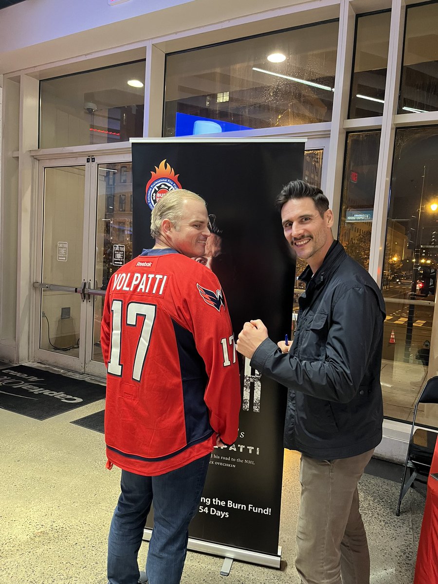 TheCapsBear's tweet photo. Attn @Capitals fans: @aaronvolpatti book signing at the arena tonight by section 107. #allcaps #capsalum @rmnb https://t.co/j3blpfN3kK