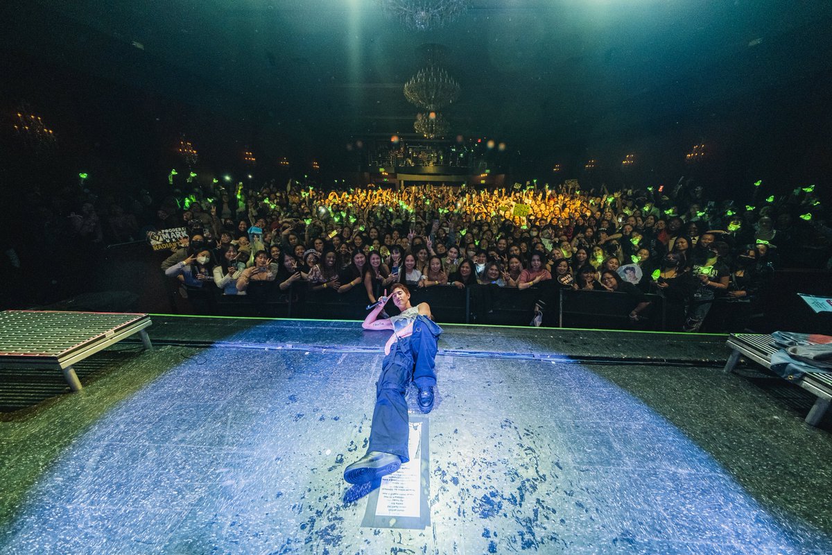 Insane energy last night, LA! Being able to perform right here at home is incredible and it was so much fun. 

One last round tonight before we wrap up the NA tour, so see you in a bit❤️

#MarkTuan #Mark
#theotherside #theothersidetour 
<a href="/marktuan/">Mark Tuan</a>