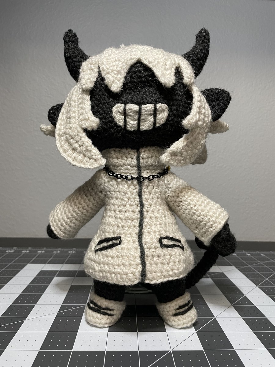 JessDoArt's tweet photo. Here's a couple final shots of the @DEMONDICEKaren  amigurumi the day before the concert. Took about 2 and a half weeks to design and make. 

I'll be finilizing the design and selling the crochet pattern soon. 
#DemonDice #Amigurumi #crochet https://t.co/HRkyN7WDxN