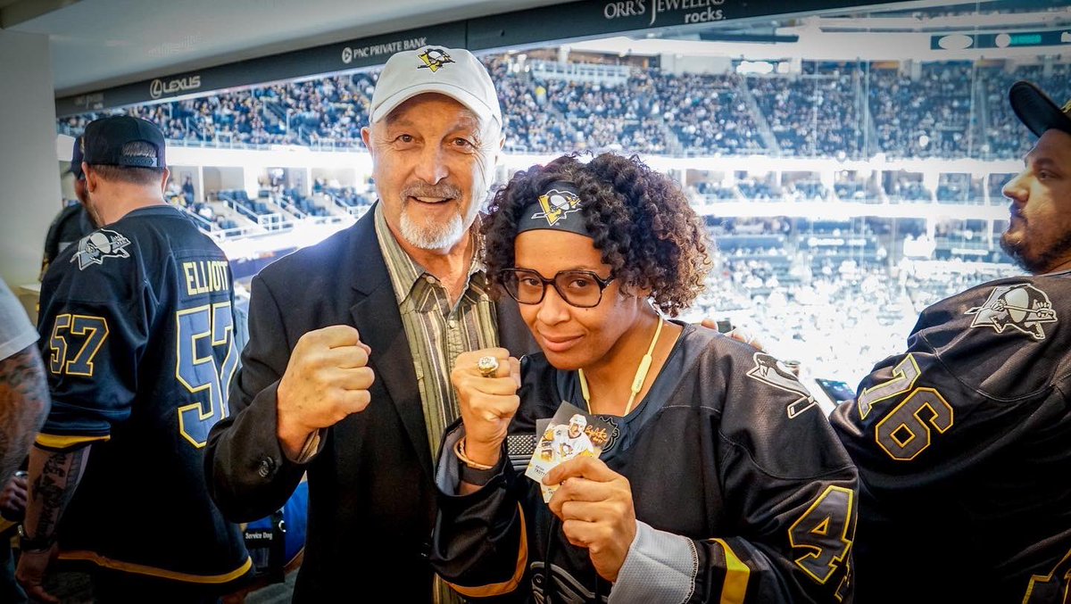 malonefamilyfdn's tweet photo. An amazing Saturday night spent at the @penguins game with the @PGHWarriors group honoring the men and women who serve. 

Thank you to the @pensfoundation 
 for their continued support of both the Warriors and our mission. #ele #hockeyishealing #22aday https://t.co/XdME9TV4Up