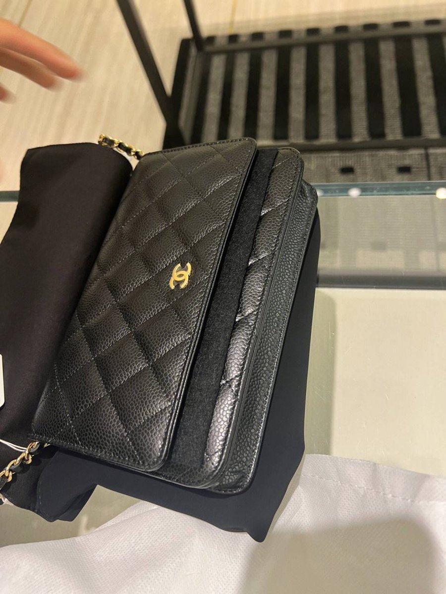 danicamaeolaco's tweet photo. Oh, bad weather, it's raining hard.
It's also getting dark faster, which is colder than yesterday, and soon I'll have to take it home with me, the new😄 #weather #yesterday #badweather #gettingdark #getdark #raining https://t.co/BJF2jM9f3N