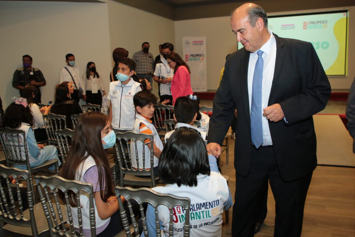 natycastrejonv's tweet photo. Es un honor estar con Edda Vite y encontrarme entre alumnas y alumnos de este 8° #ParlamentoInfantilHidalgo, en el que desde sus etapas iniciales han demostrado su participación entusiasta, decidida y apasionada,hoy sus voces serán escuchadas para construir #ElHidalgoQueQueremos https://t.co/6p2OaEN7r1