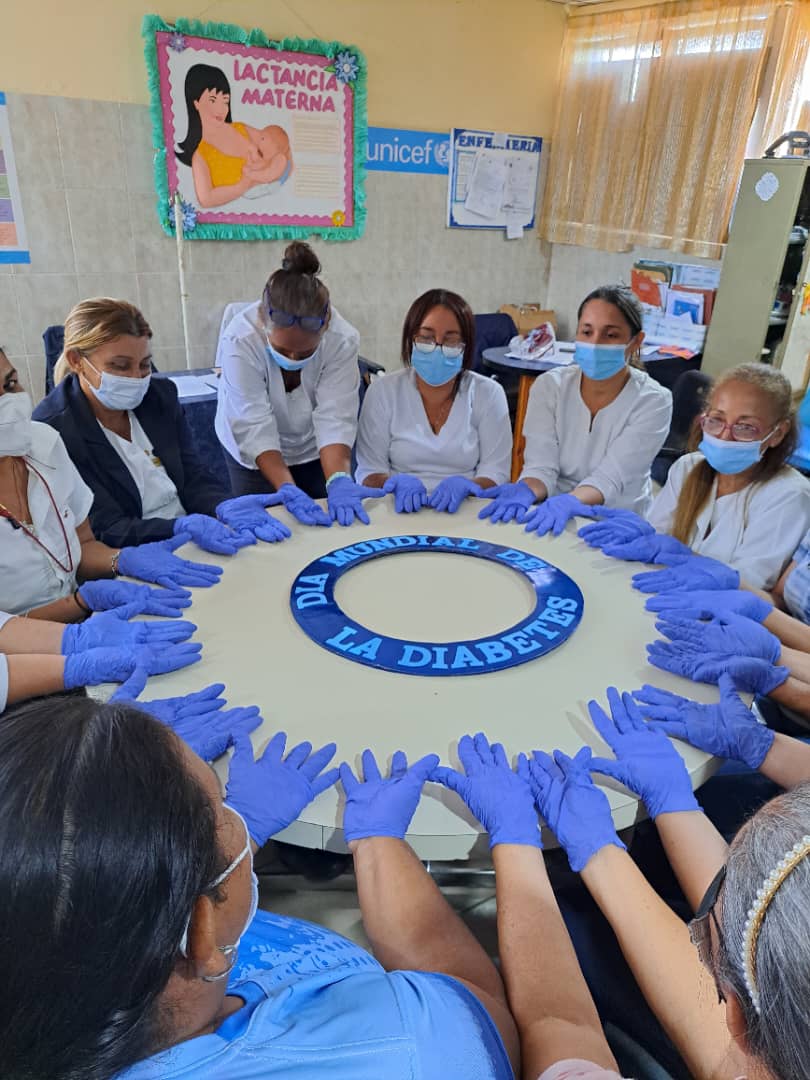 ZoilaAbad4's tweet photo. Inician Actividades en #Anzoátegui por Día Mundial de la #Dabetes. La contingencia climatologica no impidió teñir de azul la Clínica Nazareth.
@cubacooperaven
@mision_medicaAN
@CIGBCuba
@Tatiana6659
#CubaPorLaVida, #CubaPorLaPaz, #MejorSinBloqueo #CubaEsAmor. https://t.co/Edwimrqrot