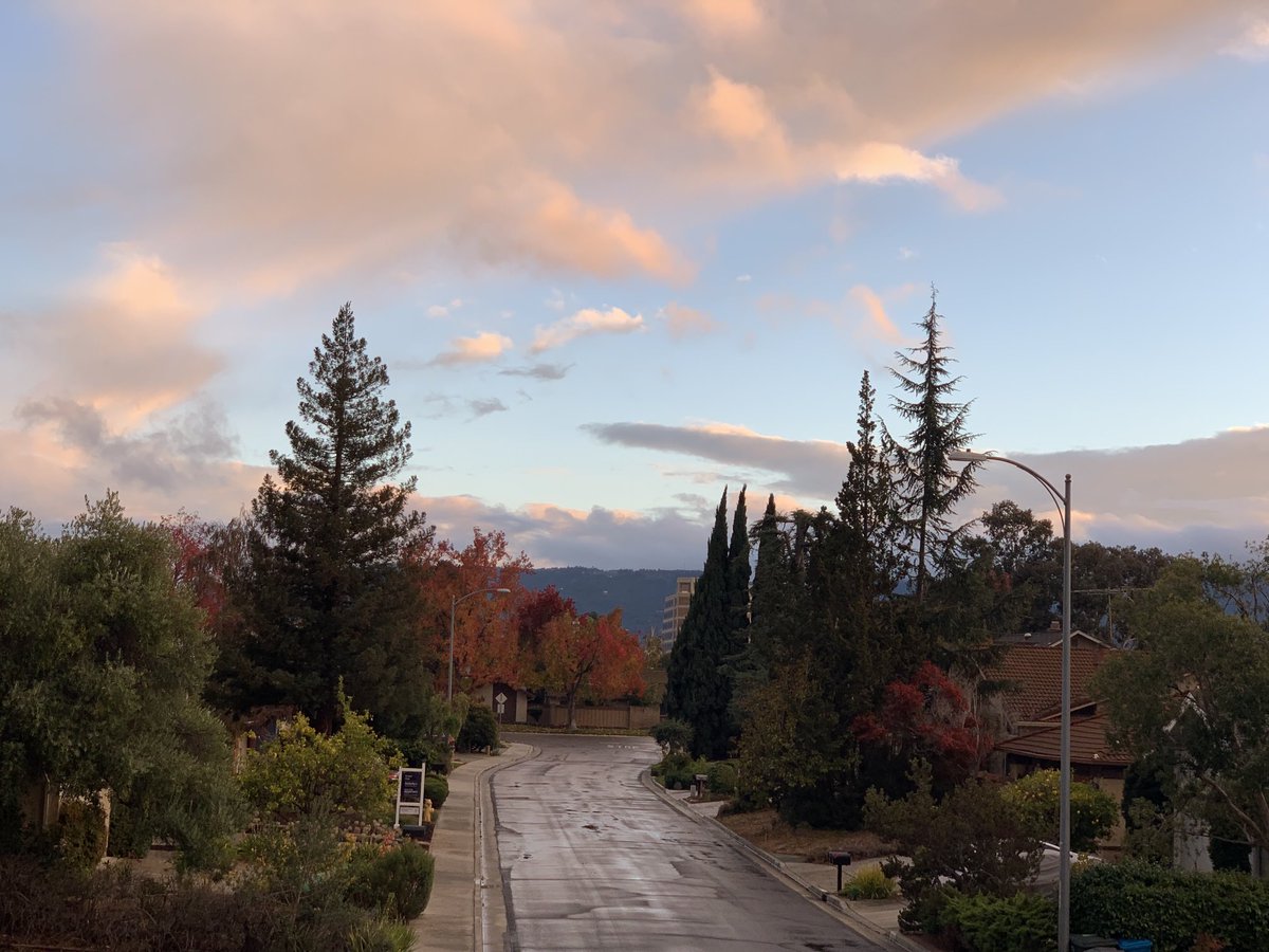 LailaKhanB's tweet photo. #rainyweather ☔️
#novemberevening 🌧💙
#fallcolors 🍁 https://t.co/XsO7gpPTeO