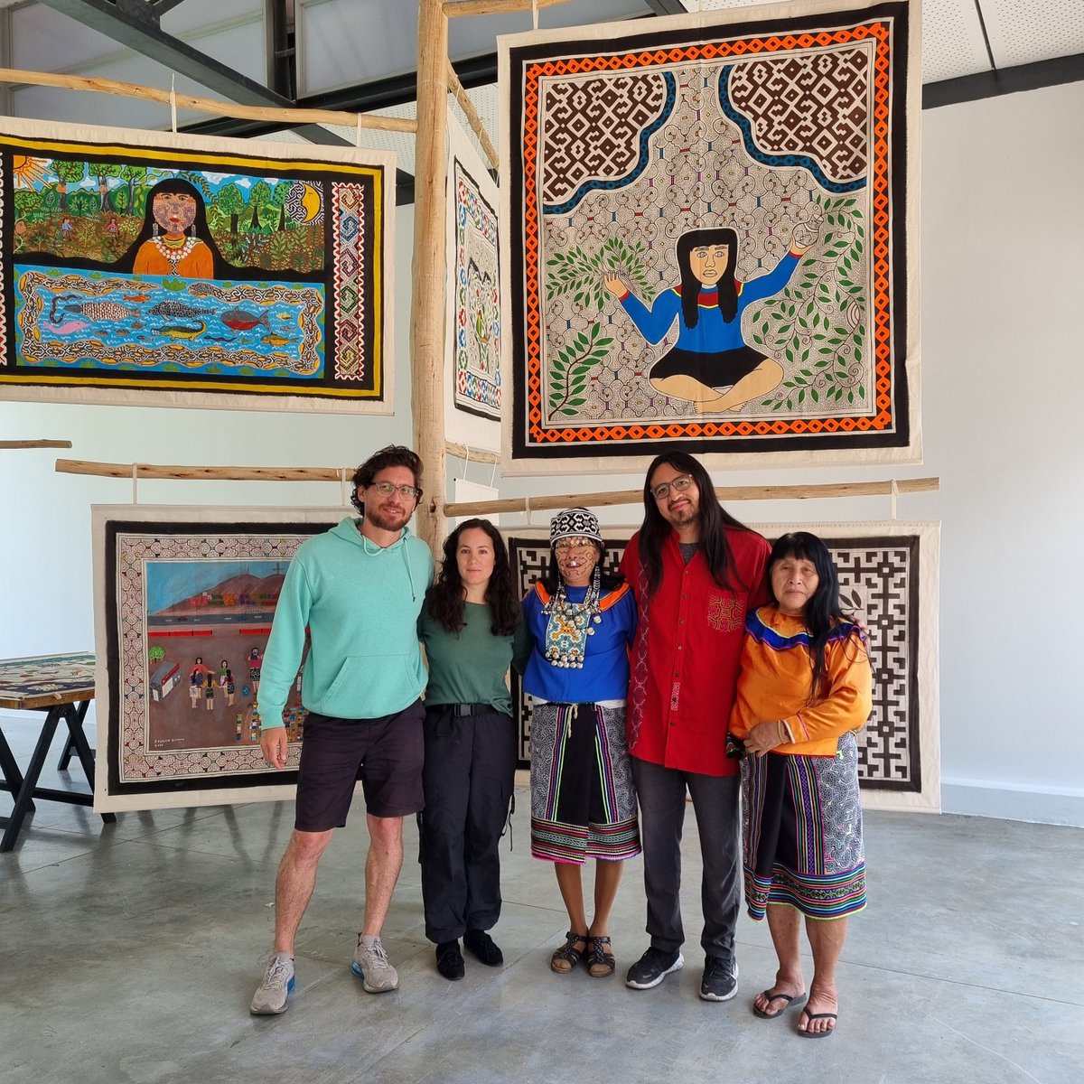 ¡Últimos días de montaje de MADRES PLANTAS Y MUJERES LUCHADORAS! Bajo la curaduría de Gala Berger, Miguel López y Olinda Silvano, y diseño de exhibición a cargo de Giacomo Castagnola y Germen Estudio🔨

🗓️ Del 12 de nov al 26 de feb
🎟 INGRESO LIBRE el día de apertura de 5 a 8 pm