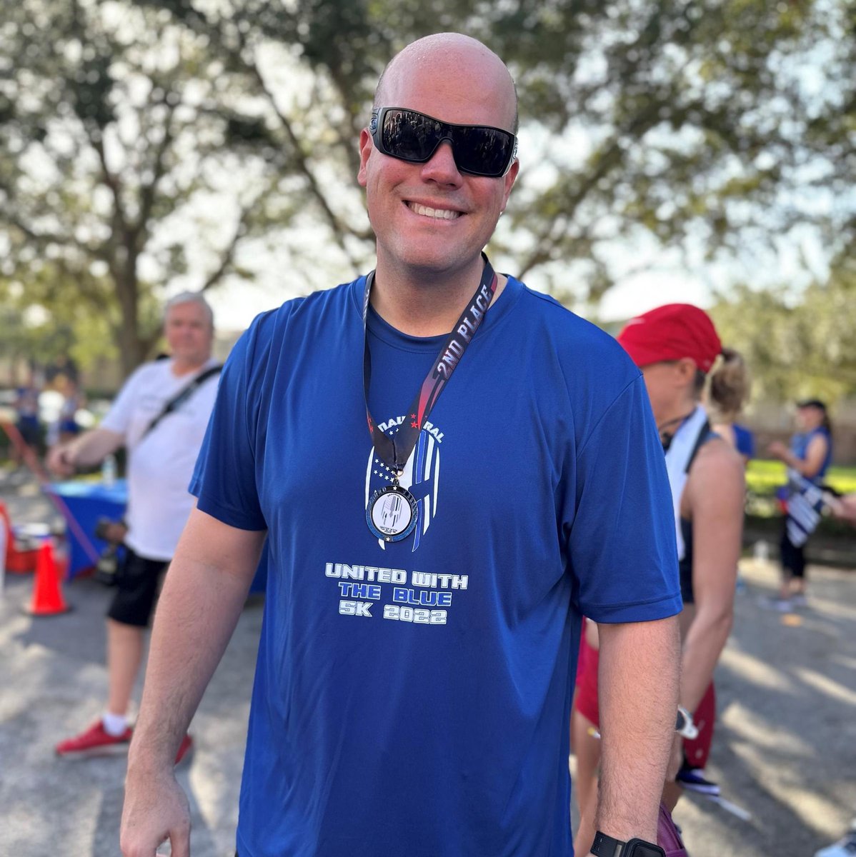 LakeMaryPD's tweet photo. On Sunday, our LMPD family participated in the United with the Blue 5K to benefit #TeamBlueLine & #LawEnforcementUnited. These organizations honor fallen officers, remember survivors, help the injured, & provide resources.
Sergeant Judges took 2nd place π₯ for his age group. https://t.co/nogxQNVTBu