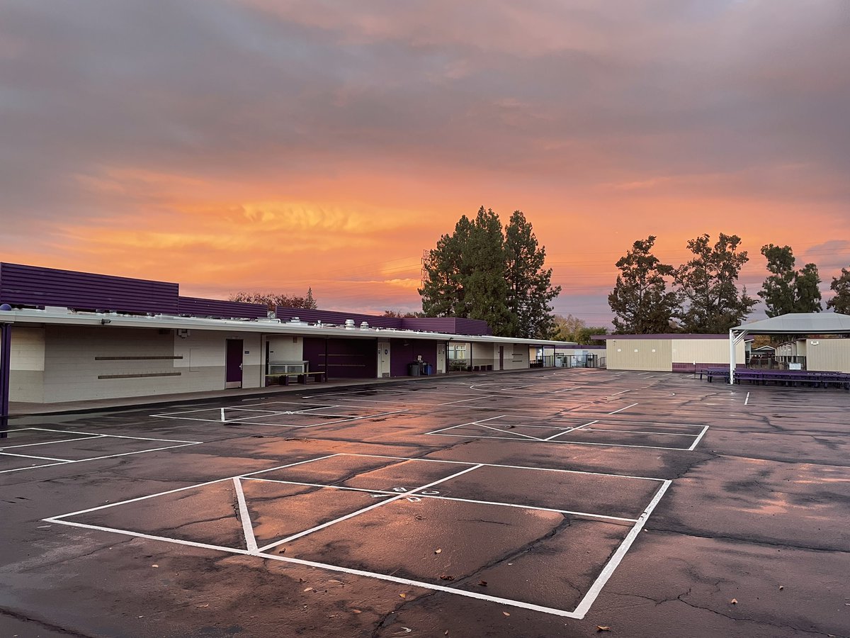 Nature lit up the sky in purple and gold as the sun set on our first day of conferences.  Bundle up tomorrow it is going to be cold!  Remember 1:15pm dismissal for all students during conference schedules. #lietzpride #usdlearns