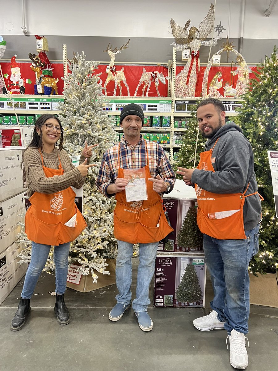 Jonatha35237443's tweet photo. Thank you D26 associate tommy for taking charge and getting 10 leads @6971_SASM @larrylubinsky @MariaMASM6971 @kellie69331611 https://t.co/vCp3ZeYUVL
