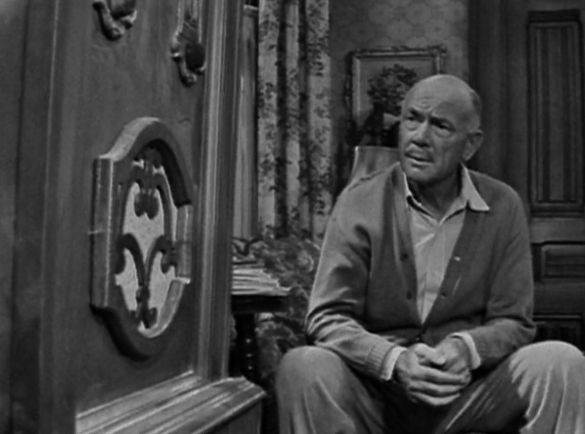 TheNightGallery's tweet photo. "All Ed Lindsay knows is that he desperately wanted a second chance, and he finally got it, through a strange and wonderful time machine called a radio."
#ZoneOutros #S2E20
Twilight Zone's "Static" by Charles Beaumont Stars Dean Jagger. One of TZ's six videotaped episodes. https://t.co/viVN4NJH0Y