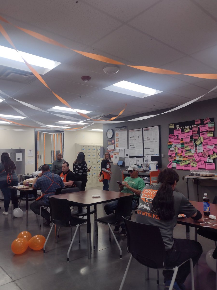 Billy54921111's tweet photo. 365 Days safe here at 3510 thank you to  all our great associates for working safe a little steak lunch for the day https://t.co/Msgo6D8W3m