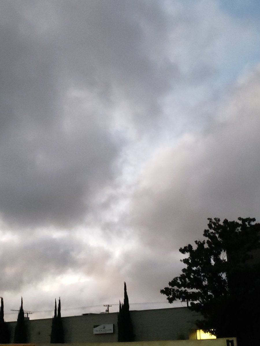 PsychoAxeMan's tweet photo. #Apicture #clouds https://t.co/NduTtNxeAb