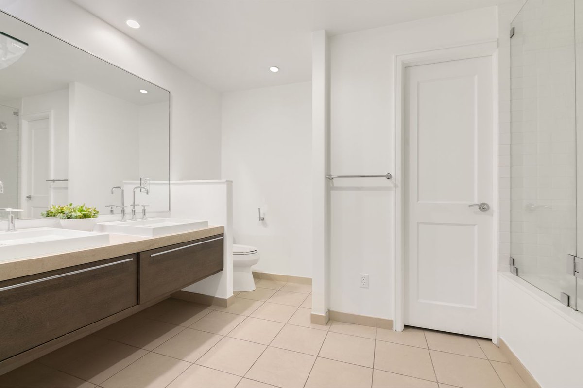 SellingHarlem's tweet photo. At $4,700 monthly rent. Unit PHB at The Ellison Condominium is a bright and airy two-bedroom duplex home with a den on the upper level that has access to a 500 SF private roof terrace.

View full listing😊
https://t.co/b2dNG1lSWw https://t.co/WxliubB7Uw
