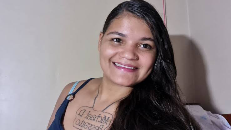 Choqueeiiii's tweet photo. Tigresa Vip diz que Reinaldo do São Paulo ofereceu 90 reais pra passar a noite com ela! https://t.co/TxyWSbLOso