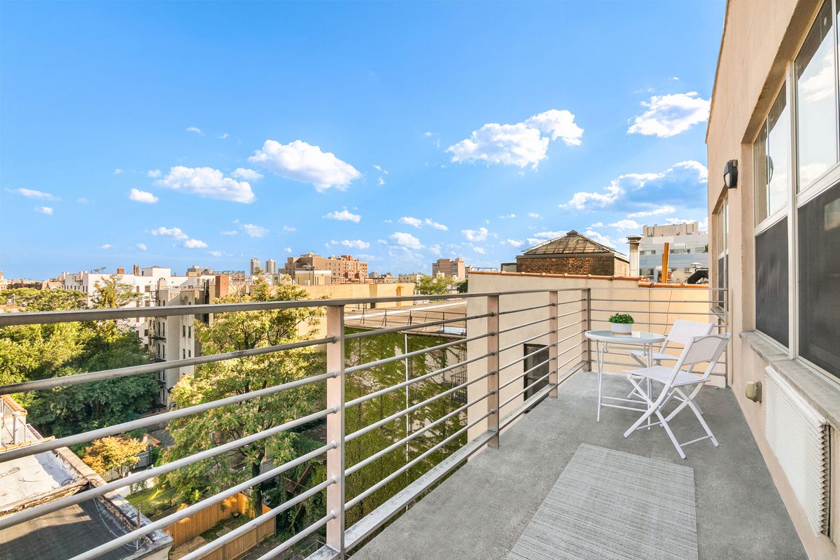 SellingHarlem's tweet photo. At $4,700 monthly rent. Unit PHB at The Ellison Condominium is a bright and airy two-bedroom duplex home with a den on the upper level that has access to a 500 SF private roof terrace.

View full listing😊
https://t.co/b2dNG1lSWw https://t.co/WxliubB7Uw