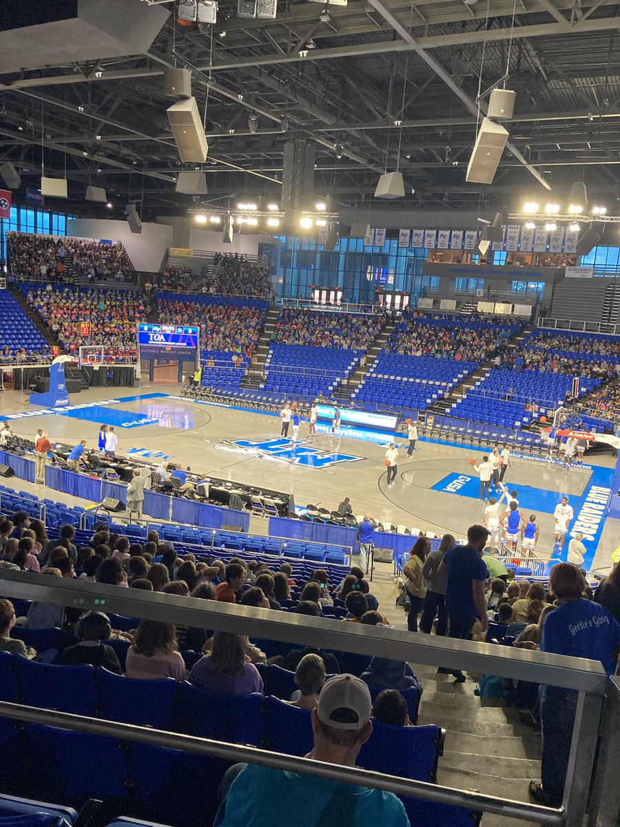 yesmyrealnamei2's tweet photo. What a great field trip we had today. Sure love my coworkers! Proud of our kiddos for behaving so well and enjoying themselves!🏀#SPEDCDC #CGERocks @CGETwolves @MT_MBB https://t.co/pBa1L2BtGV