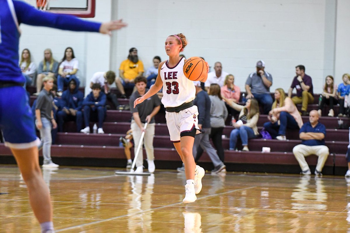 LeeUWBB's tweet photo. Our backcourt duo in our exhibition vs Maryville:

33 points
8 assists
5 steals 
15/19 FG (79%!!!) 

We’re riding with these two against anyone else. 

@malloryhampton_ @haleyschubertt | #FiredUp🔥 https://t.co/dtSoRJj88g
