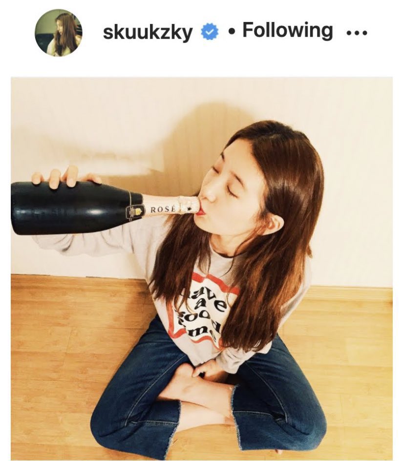 seol4's tweet photo. this picture js so fucking hilarious cuz WHAT? 😭 https://t.co/g4cCGl4ZVk