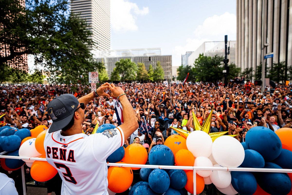 LosAstros's tweet photo. Un día que jamás olvidaremos, gracias Houston. 🧡 https://t.co/bNwQCgmykM