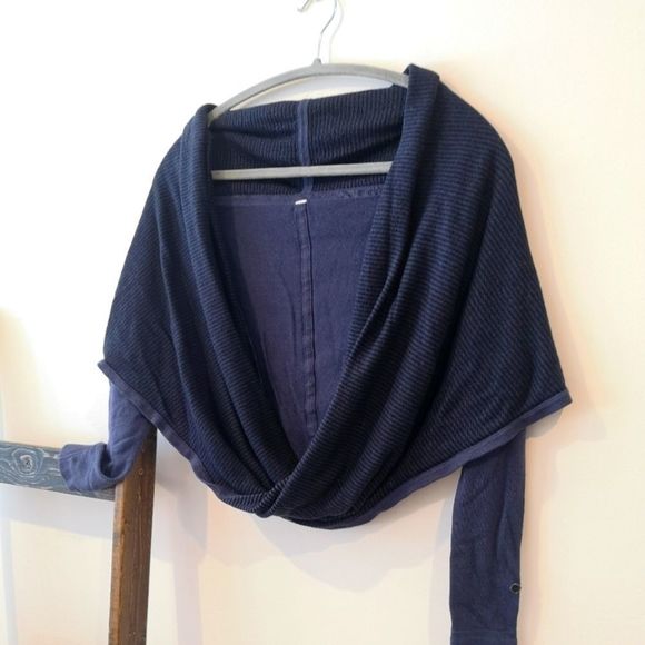 isabelleForget5's tweet photo. So good I had to share! Check out all the items I'm loving on @Poshmarkapp #poshmark #fashion #style #shopmycloset #scunci #lululemonathletica: https://t.co/rYsv92p8Pv https://t.co/UKctNVwbq7