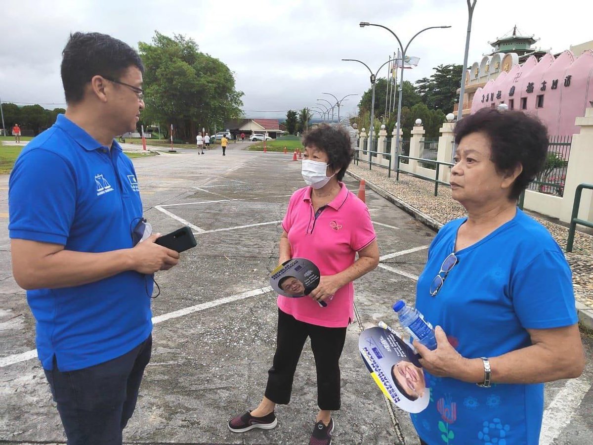 peneranganIT's tweet photo. Mr. Tony Khoo Boon Chuan membuat lawatan ramah mesra dan bertanya khabar kepada penduduk di sekitar kawasan Kek Look Seah Taman Rekreasi.

#undiBN
#PangkahDacing #Kestabilandankemakmuran #BN4IpohTimor #IpohTimor #TebingTinggi 
#fyp #GE15 #PRU15 #malaysiamemilih #mypru15 https://t.co/bE4N6lrHCt