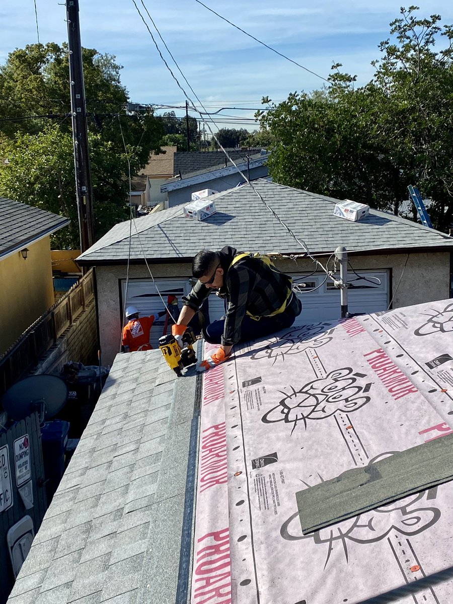 Last week, we volunteered to help out Habitat with a little bit of property maintenance for a Veteran’s Spouse. I got to meet Lolita ASDS from Monterey Park. It felt amazing to help give back to the community and at the same time, learn how to roof a house. 😂👷🏻‍♂️