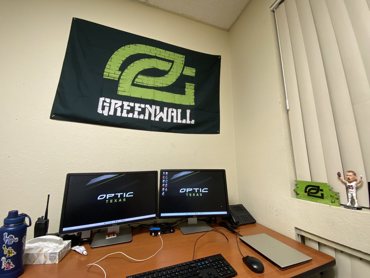 OpTicTXBurner's tweet photo. Starting to feel like home away from home. #OpTic #49ers #GreenWall #BrickByBrick #FTTB
Peep @gkittle46 with the #MiniWall https://t.co/Gao4dWBkt4
