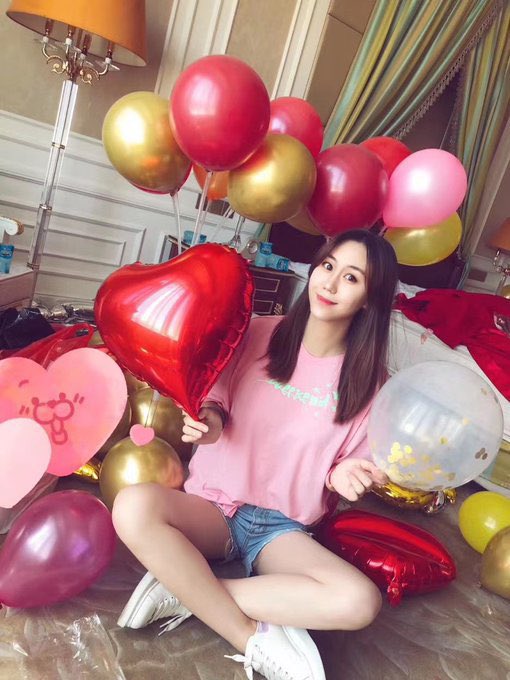 liurenyu91's tweet photo. #意淫 #投稿 #反差婊 #母狗 
推友投稿
姜德钰 天津音乐学院的研究生，表面是高冷纯洁的学姐其实背地里是妓女反差婊；天天在学校穿短裙丝袜高跟鞋 ，在乐团后台做肉便器；大学期间为了考上研究生给老师领导陪睡做小三，老师老婆找上门后曝光了学生证和做爱照片 是学校路人皆知的校妓 喜欢群p 丝袜足交 https://t.co/Xt7oAiv4dN