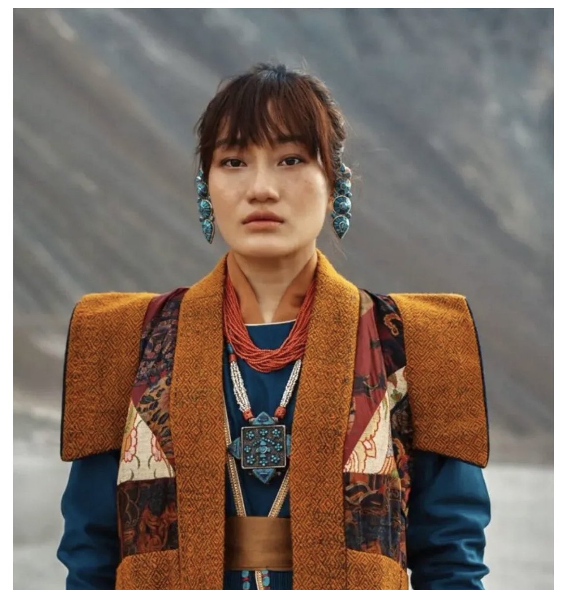 desifinesse's tweet photo. Namza by Padma Yangchan and Jigmet Disket. 

Ladakhi India - these artists are Aiming to revive the ethnic textile,  catering to a wider audience reception at national/international levels. It ensures that the promotion of modern taste is woven along empowering local artisans. https://t.co/dMeKewpgQ5