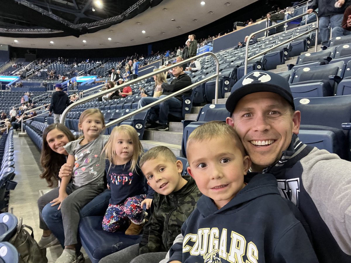 TRBoulter's tweet photo. First family night of the season #byuhoops let’s #gocougs https://t.co/nYXhWNJXo4