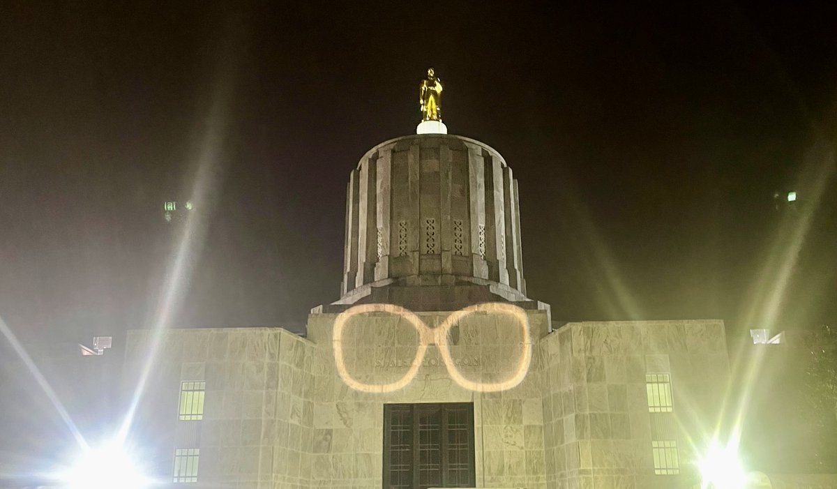 senbetsyjohnson's tweet photo. On the eve of one of Oregon’s most consequential elections in decades, the people have shown the Bet-Signal on the State Capitol. They are calling on an independent leader to put our beautiful state ahead of party politics. If you haven’t already, please VOTE! https://t.co/6p3FaYw4Z9