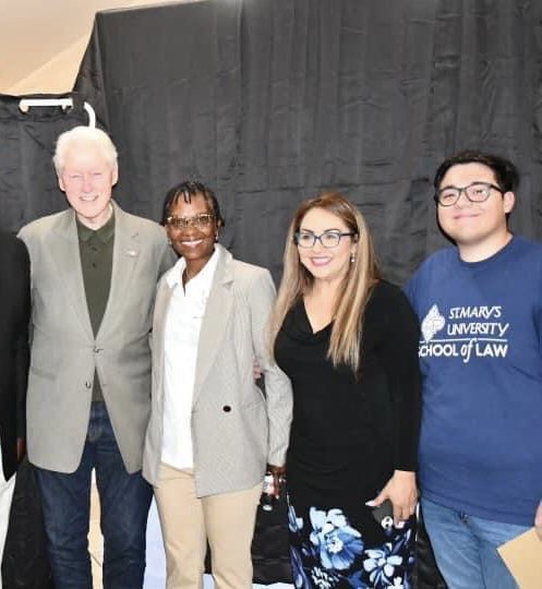 HRamonAyala's tweet photo. There’s my @RyanAyala16 , getting ready to run for office one day. Lucky for President @BillClinton that he got to take a picture with my son today in Laredo. 😉😁 #RyanForTexas #VoteBlue #StMULawSchool #TexasEx #WhatStartsHereChangesTheWorld 🤘🏽 https://t.co/KMwLJ0zPYi