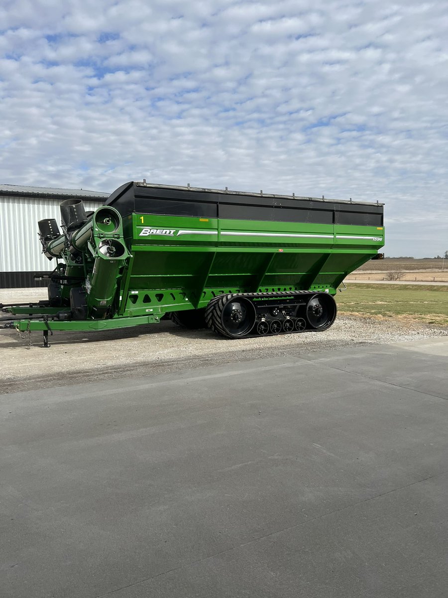 BenYetter1's tweet photo. (2)Brent 1596 carts for sale.  Fully equipped. (1) 2 yrs old, 140k, (1) 3 yrs old, 130k. Retweet’s appreciated. https://t.co/NzGcH3xCXE