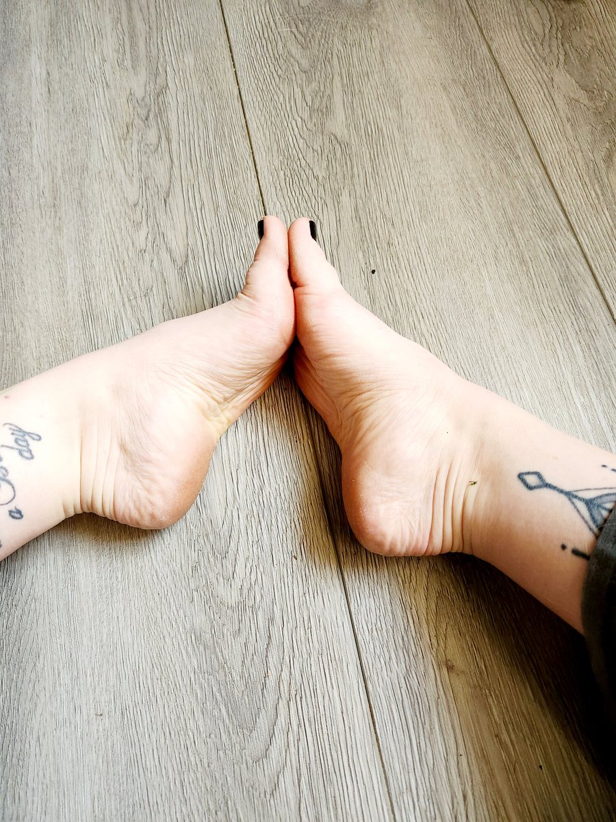 XoxKatastrophe's tweet photo. @Feetfinder 
https://t.co/q0Soe42HFL https://t.co/sAH9pXJa07
