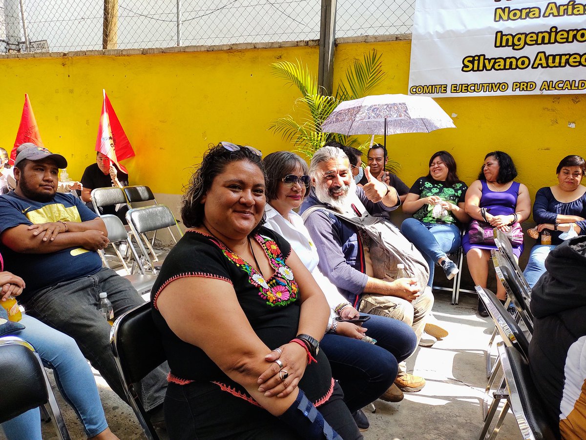 OscarFloresBJ's tweet photo. El diálogo entré dirigentes #PRDistas de los 3 ámbitos territoriales se translado a @xochimilco_prd, dónde estuvimos compañeros del @PrdMilpaAlta, Tláhuac, Tlalpan y BJ, acompañando a nuestra amiga @EliPRDxoch, anfitriona de este encuentro.
¡Fortalezcamos la identidad del #PRD! https://t.co/O4kSQMNi7U