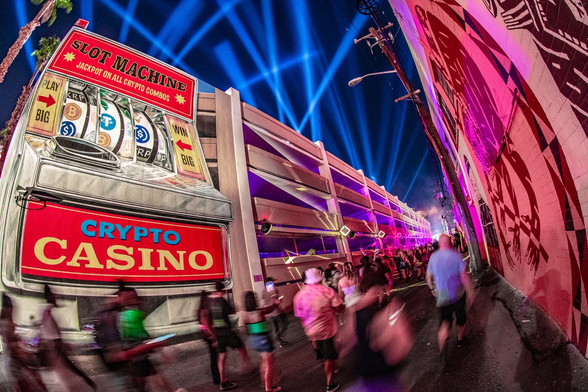 always winning big thanks to <a href="/leonkeer/">Leon Keer</a> 🤩

curated by: <a href="/justkidsart/">JUSTKIDS</a> 
📸: <a href="/AliveCoverage/">Alive Coverage</a>