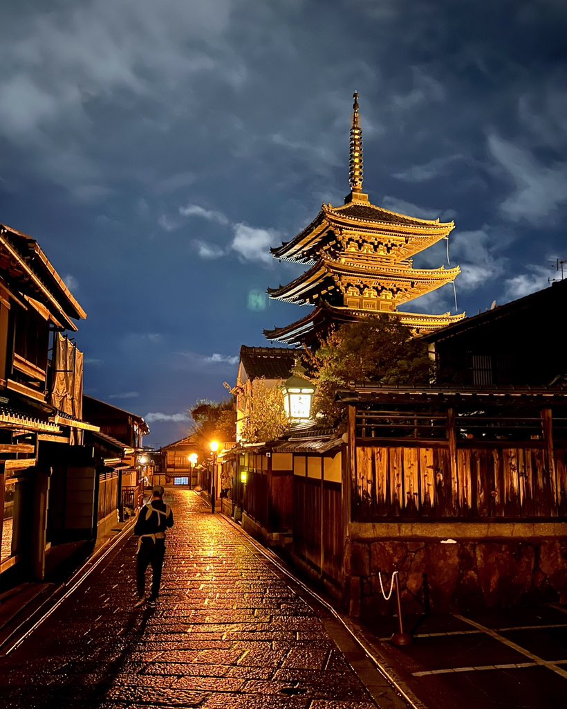 been in Japan for almost a month and it’s been good to just get away from all the noise back home… #kyoto