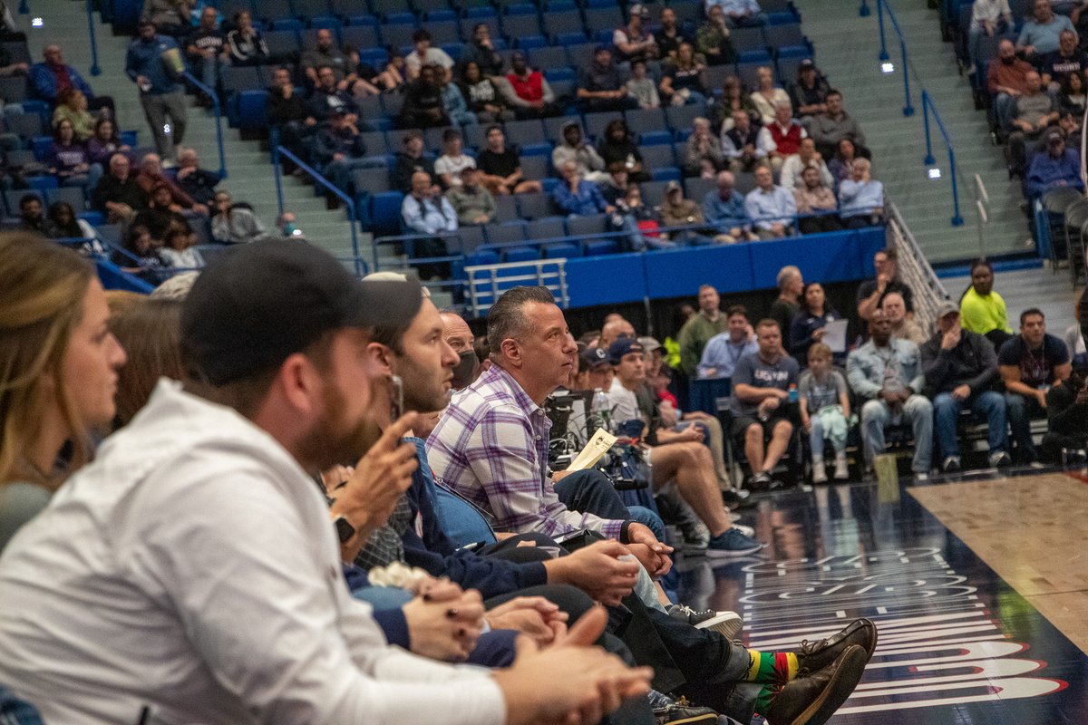 Spotted: <a href="/marcdamelio/">Marc D'Amelio</a> tonight enjoying some <a href="/UConnMBB/">UConn Men's Basketball</a> 🤩