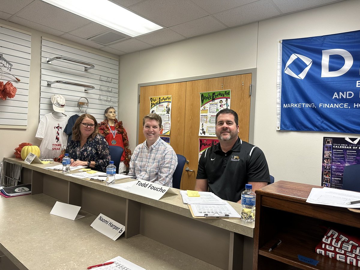 KiaraMHenderson's tweet image. Grateful for our guest judges today as they listened to @Cen10titans Dollars and Sense, Global Business, and Sports and Entertainment Marketing students engage in cross curricular debates! @mouton391 @CoachWebb @fouchetodd #TitansLearn #TitanNation #FISDmadetoshine