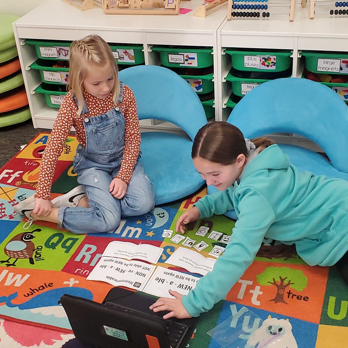 KWeidner4's tweet photo. 4th graders teaching kindergarten students about energy. https://t.co/9RU9x3E3Rh
