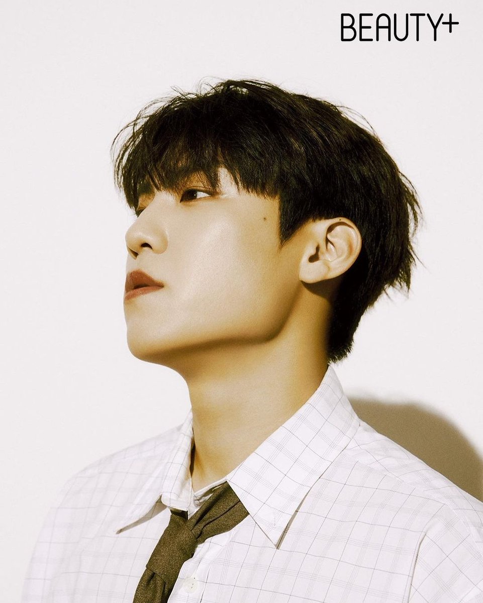sparrowoojiniee's tweet photo. thread of park woojin's viral video in twitter (pt.2) 

 #박우진 #PARKWOOJIN https://t.co/OfbBqExUxn