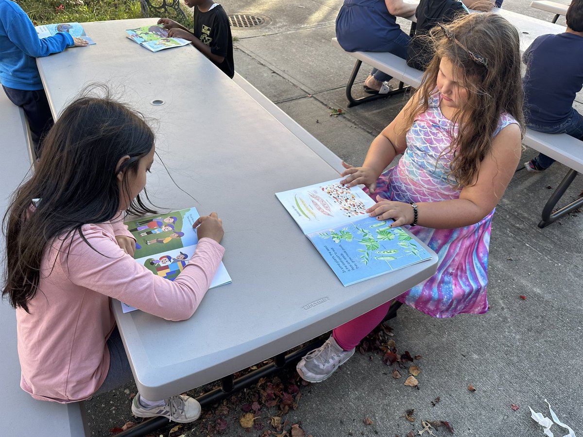 msmariadonovan's tweet photo. It was so much fun reading our favorite books to our classmates while enjoying the 75° weather today! 
@wsselementary @OFFICIALFSUFSD https://t.co/R3g13BDlRF