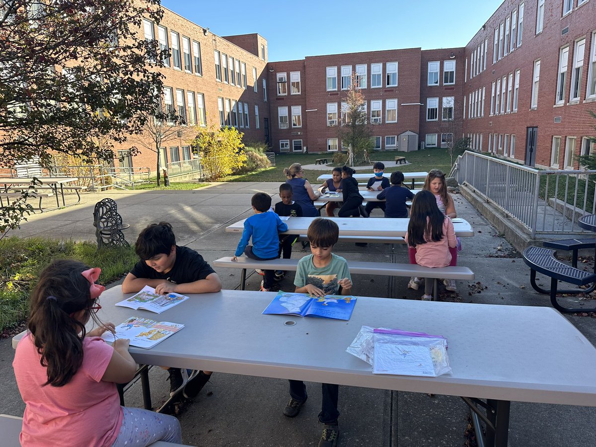 msmariadonovan's tweet photo. It was so much fun reading our favorite books to our classmates while enjoying the 75° weather today! 
@wsselementary @OFFICIALFSUFSD https://t.co/R3g13BDlRF