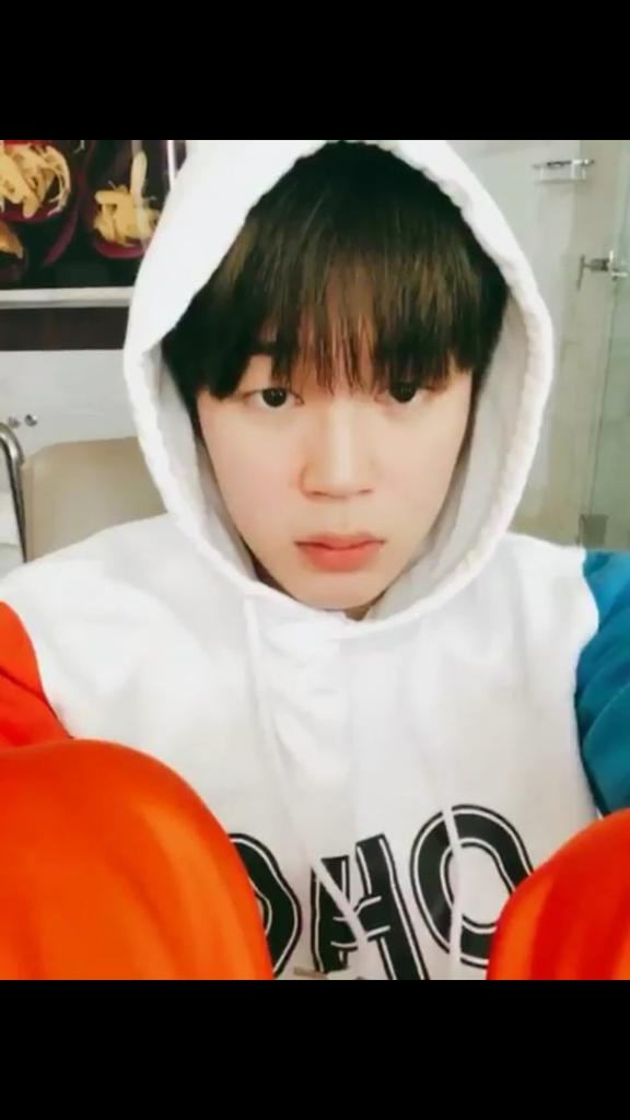 jimimheart's tweet photo. who can say no to him 🥺 https://t.co/6tgY2uV5ab