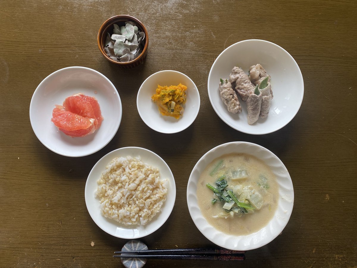TiPyPlglotM63WM's tweet photo. おそようございます

楽しみは
#グレパラリーフ　の　#豚肉　巻き

#味噌汁　は
#豆乳 仕立て

#朝ごはん
#朝食
#breakfast 
#Japan 
#cooking 
#料理
#栄養
#おうちごはん https://t.co/Y6wbMrTqLu