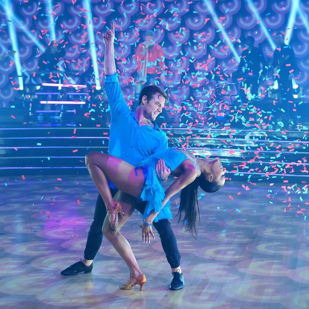 Ice is BACK on the dance floor with a fire Cha Cha from @itsSHANGELA and @DanielNDurant 🔥 #90sNight #DWTS @DisneyPlus @vanillaice
