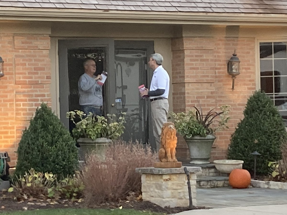 Great support in Brookfield tonight. I always appreciate the conversations. Vote Rob Hutton tomorrow!