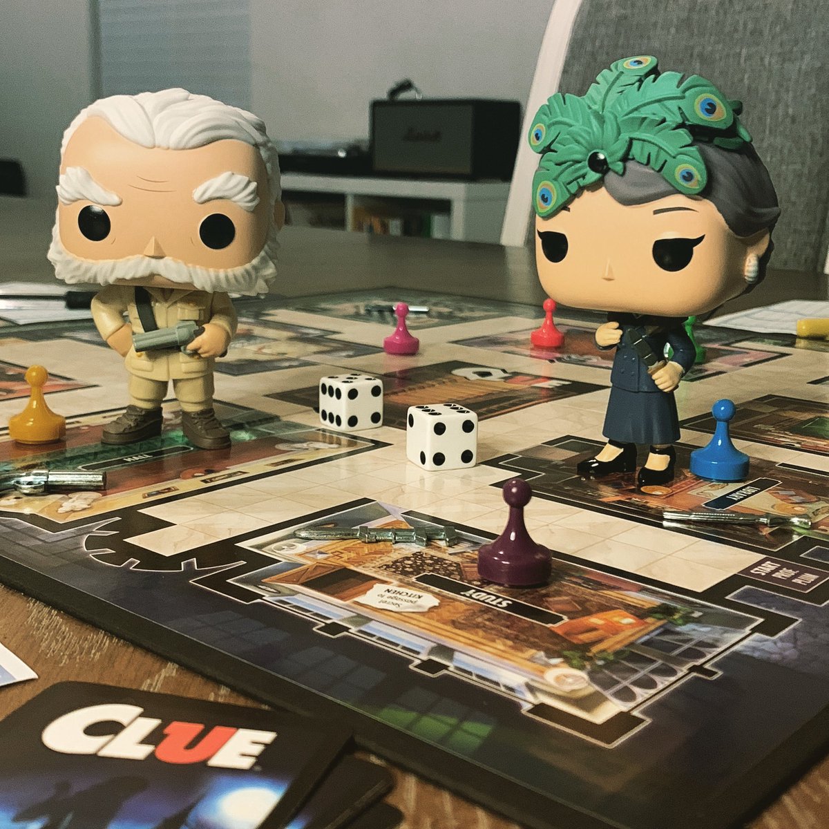 batpirate23's tweet photo. Who dun it? 
📚
#funkophotoadaychallenge November 7: Retro @funko 
🦚
#hasbro #retrotoys #retro #clue #hasbroclue #funkoretrotoys #funkopop #funkopops #funkophotochallenge #funkophoto #funkophotoaday #whodunit #mrspeacock #knife #library #hasbrogames #classicgames https://t.co/uGYCA8gNLR