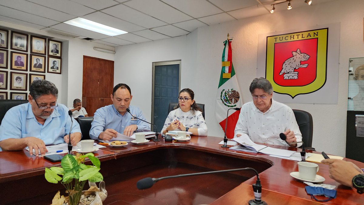 BedranRuiz's tweet photo. Cerrando este lunes con reunión de la Junta de Gobierno #ICIPLAM de la cual la #SecretaríaDeDesarrolloUrbano forma parte 🍀🌿 encabezada por nuestro Presidente Municipal Lic. @CarlosMoralesV_ 😉 https://t.co/Sm2qddVMmu